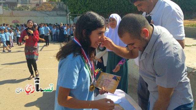 فيديو: مدرسة جنة ابن رشد تنظم حفل تكريم للطلاب الموهوبين والمتفوقين 